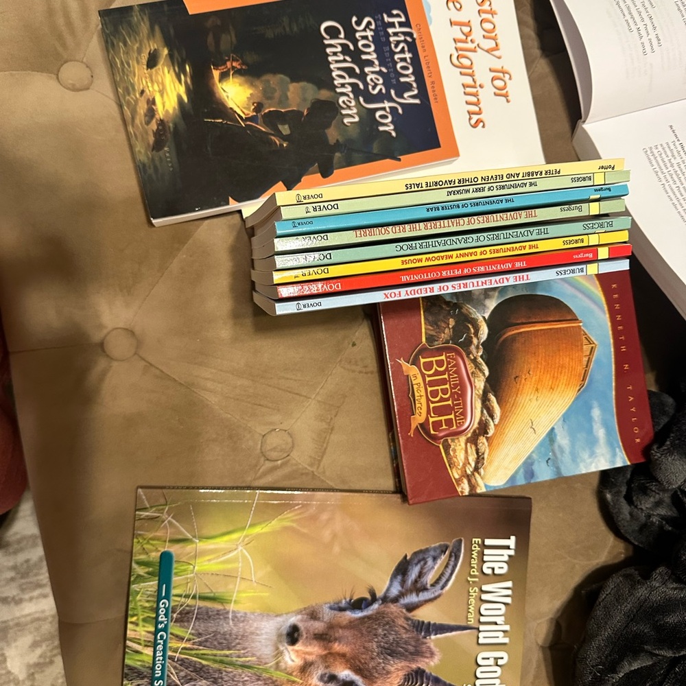 Little hearts for his glory kindergarten book set